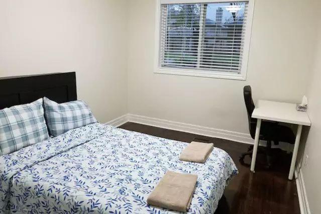 Guest house Private Rooms, Free Parking, Full Kitchen, Prices In Town- York Heights Toronto